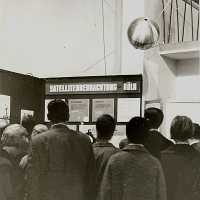 Satellitenbeobachtung in Köln: Stand auf der Ausstellung "Mensch und Weltraum" im Kölner Messegelände.