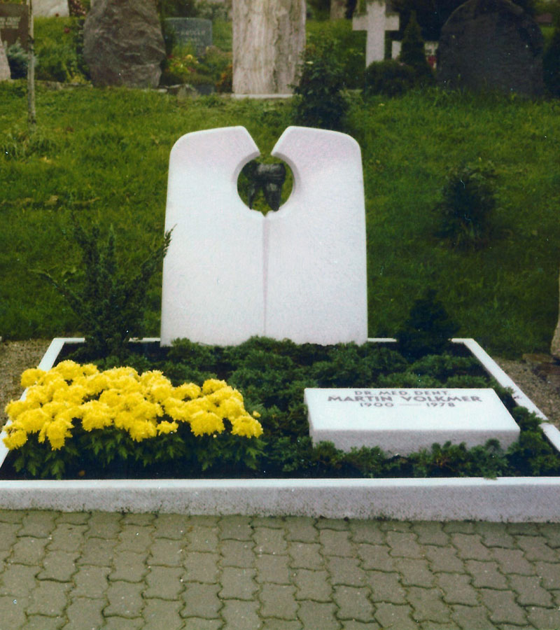 Das Grab meiner Schwiegereltern Dr. Martin Volkmer und Irene Volkmer auf dem Friedhof Heidelberg-Handschuhsheim.